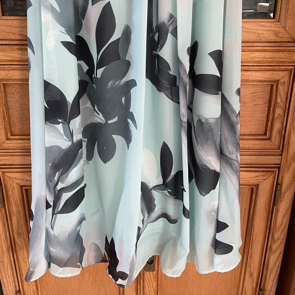 Adrianna Papell Floral Halter Sleeveless Chiffon Gown, Size 0 - Picture 12 of 14